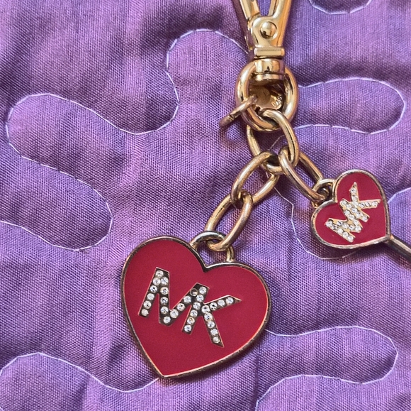 Michael Kors Logo Heart Keychain - Picture 4 of 7
